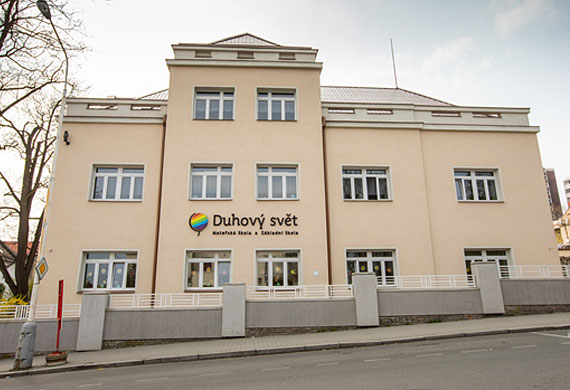 budova areálu školy